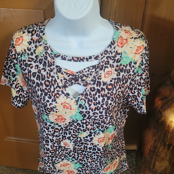 💜 New Cute Short Sleeve Top - Picture 2 of 5